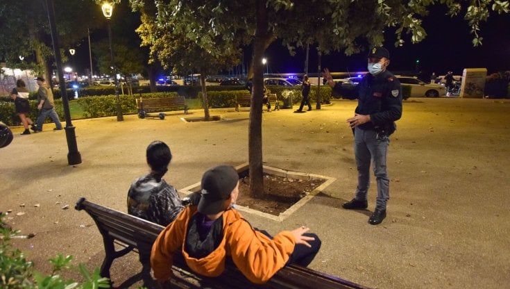 Bologna, cinque parchi chiudono di notte. Merola: "Troppa gente"