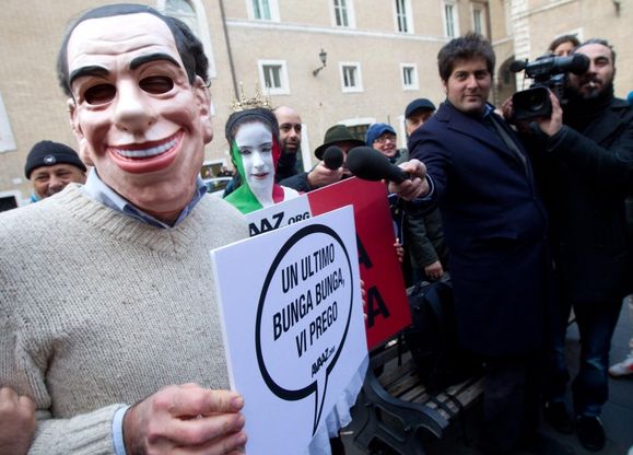 Decadenza Berlusconi, il Popolo Viola<br />e la contro-manifestazione vicino al Senato