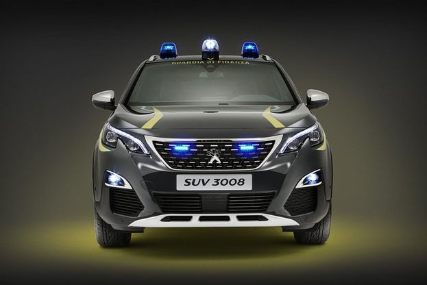 Peugeot 3008 in azione con la Guardia di Finanza