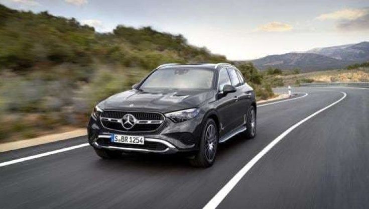 Mercedes GLC, il nuovo modello solo elettrificato. Ecco come cambia