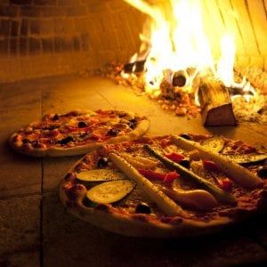 Cameriera spinta, la pizza fumante ustiona la bambina. La Cassazione: "Responsabile è il ristoratore"