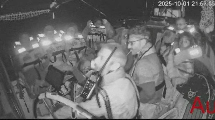 Idranti e bombe stordenti, l’abbordaggio alla Flotilla: fermati gli attivisti
