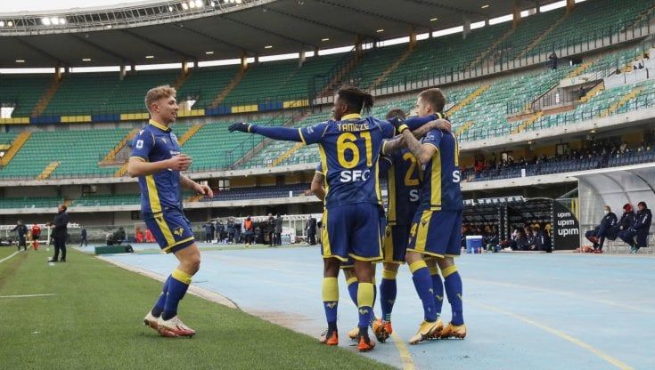 Verona-Crotone 2-1: Kalinic e Dimarco mandano l'Hellas sempre più in alto