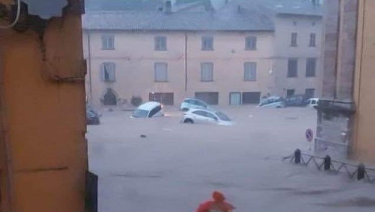 Maltempo, bomba d'acqua nelle Marche: il bilancio sale a 7 morti. Tre dispersi in provincia di Ancona. "Una pioggia così insistente non era prevista"