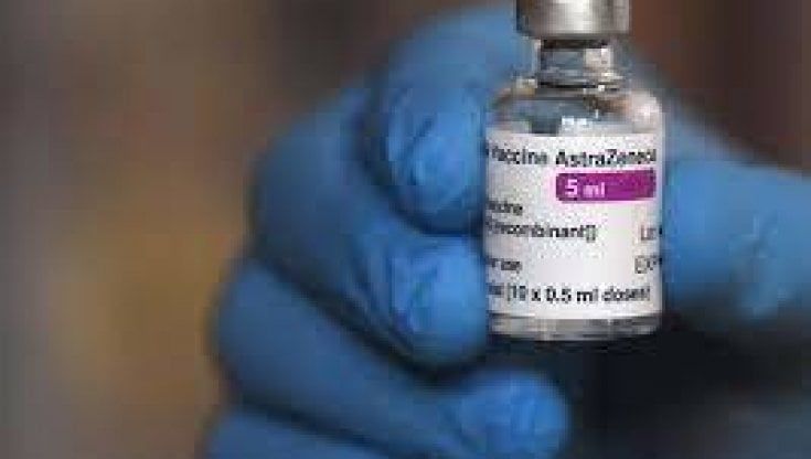 Trombosi da vaccino AstraZeneca, uno studio di Oxford cerca di spiegarla