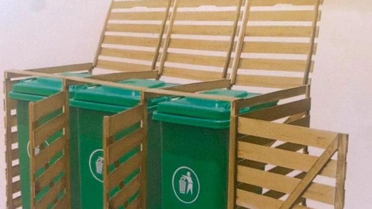Rifiuti, a Bari stretta sui locali: obbligo di schermatura per i cassonetti su strade e piazzette
