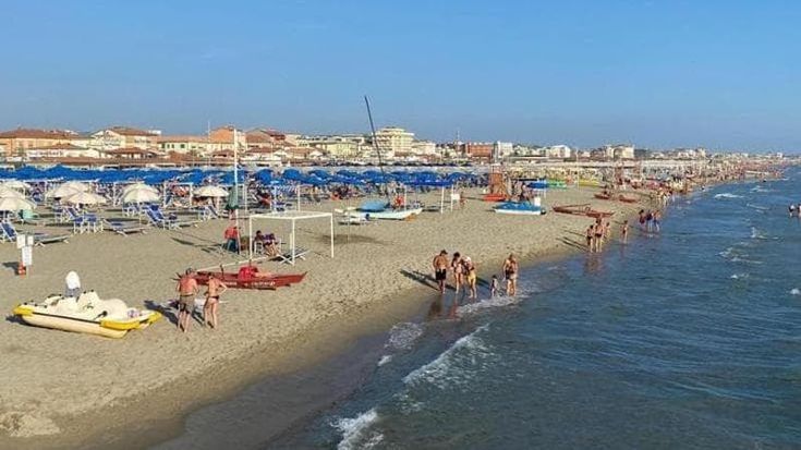 A Luglio le presenze sulla costa toscana calano del 10-15%: "Colpa del troppo caldo"