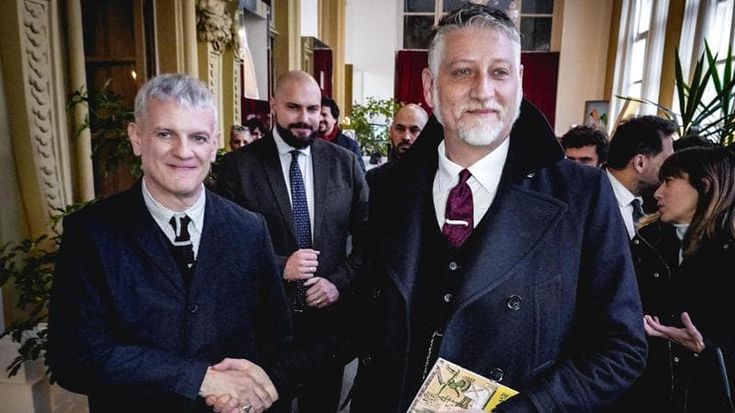 La cultura in fila al Circolo per vedere il ministro Giuli a pranzo con Culicchia