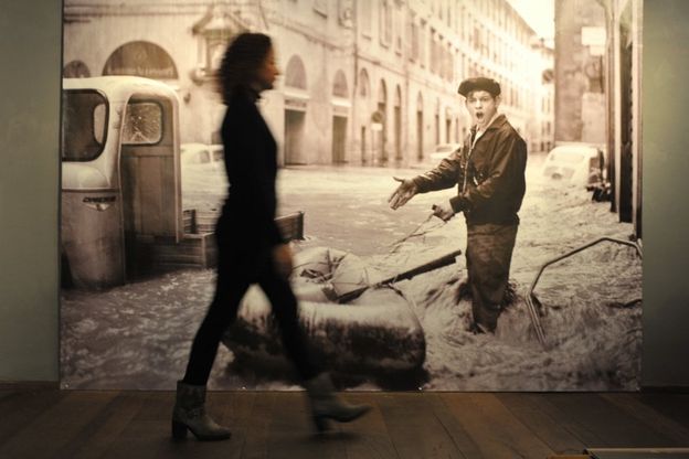 I giorni dell'alluvione, a Firenze gli scatti di Balthazar Korab