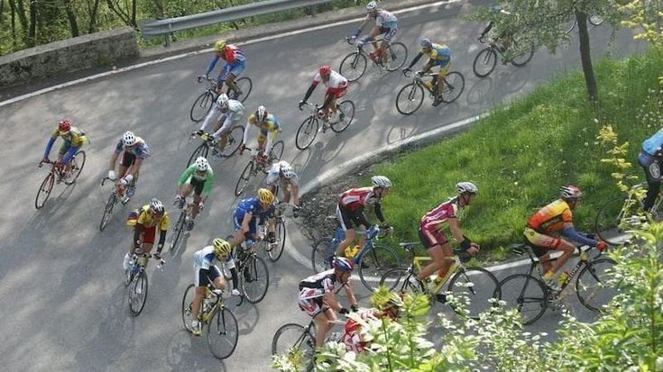 Il cardiologo e i 2 morti alla Granfondo: “Vanno evitati sforzi estremi, soprattutto dopo i 45 anni”