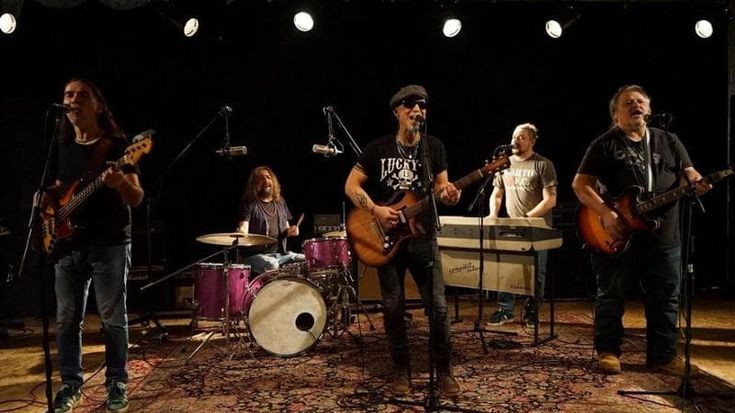 Cosa fare a Milano oggi 14 marzo: la Bandabardò al Magnolia e "Mephisto" in scena al Teatro Menotti