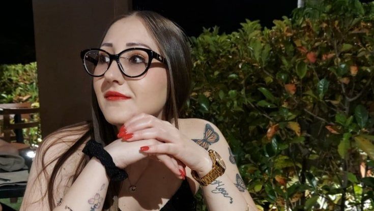 Ragazza di 26 anni uccisa in strada a colpi di arma da fuoco nel Catanese: l'ex fidanzato trovato impiccato