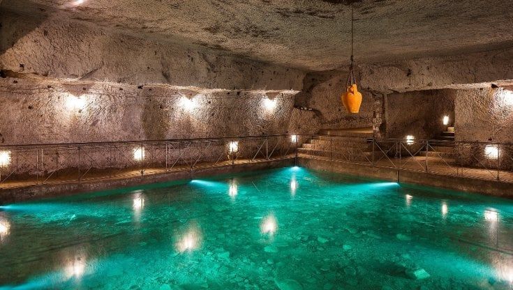 San Valentino "sottoterra", con tour in zattera alla Galleria Borbonica