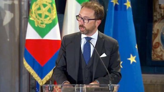 "Vilipendio al Viminale": ok di Bonafede al processo contro il sindaco di Messina