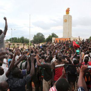 Burkina Faso, arrestati premier e presidente. Ministri ostaggio dei militari