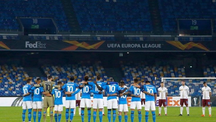 Addio a Maradona, l'omaggio della serie A: video e immagini su tutti i campi