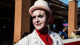 Ad Alice, cani acrobati, trapezisti e clown per la première di 'Remi'