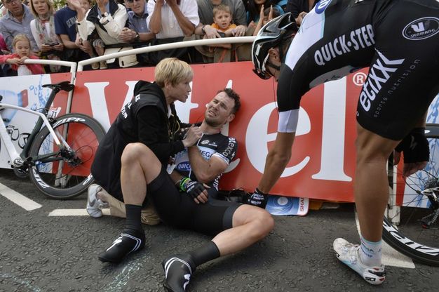 Tour de France, Cavendish costretto al ritiro dopo la caduta