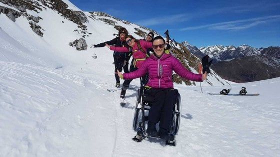 La disabilità non ferma Lola: con la carrozzina in cima alla montagna