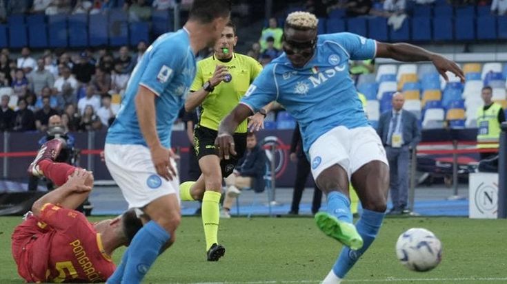 Il Napoli pareggia col Lecce (0-0): azzurri al decimo posto tra i fischi del Maradona