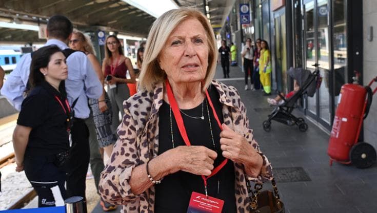 Insulti social a Poli Bortone, chiesta archiviazione per 76 hater: “Sindaca deve accettare critiche”