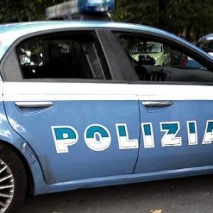 Firenze, 16enne picchiato e derubato in casa