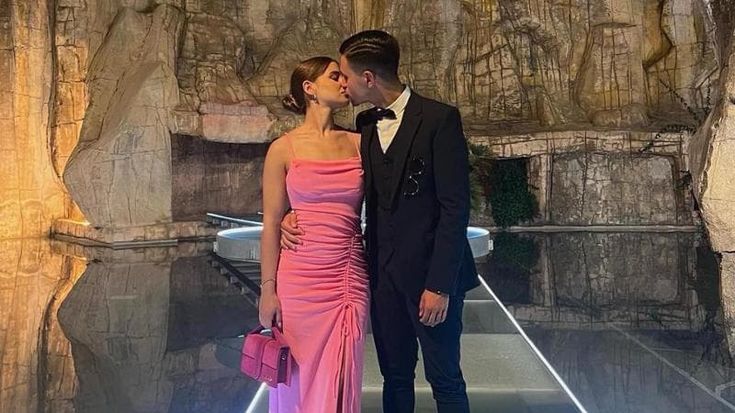 Morta dopo l’intervento, le lacrime del fidanzato: “Dovevi dirmi sì a Parigi, ci sposeremo in cielo”