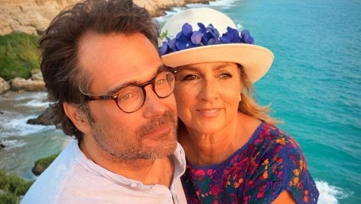 Romina Power in mostra al museo Must di Lecce: “L’arte un antidoto alla noia”. Ma è polemica