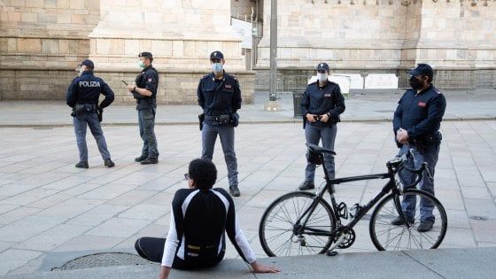 Coronavirus, a Pasqua a Milano 10 mila controlli e 487 persone. Oggi per strada 70 pattuglie di vigili e droni