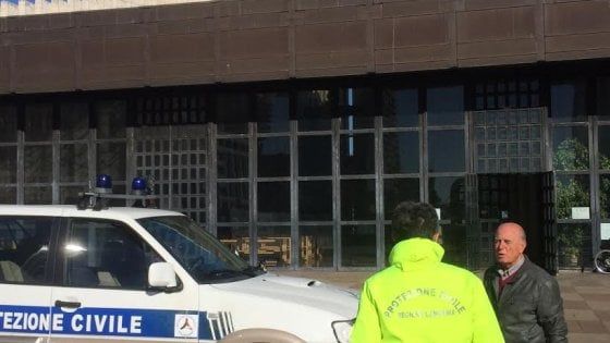 Terremoto, la Protezione civile in giro per Napoli tranquillizza cittadini e turisti