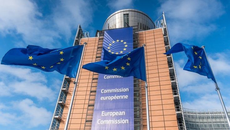 La Ue alza le stime sul Pil italiano. Giorgetti apre a una soluzione sul Mes