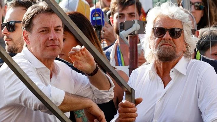 Cinquestelle alle carte bollate. Conte: via la consulenza a Grillo