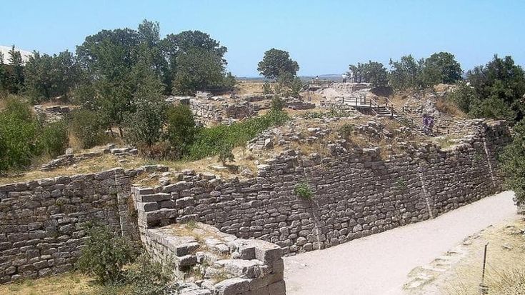 Troia, dagli scavi emerge un’agorà: potrebbe riscrivere la storia della città dopo la guerra omerica