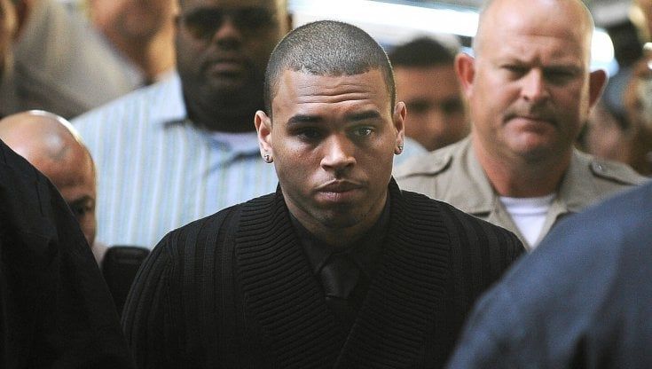 Chris Brown accusato da una ballerina di averla drogata e stuprata