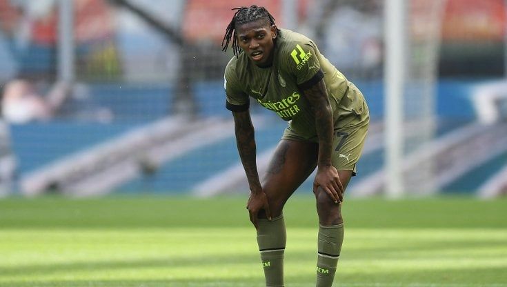 Milan, Leao a forte rischio per il derby di Champions: elongazione all'adduttore della coscia destra
