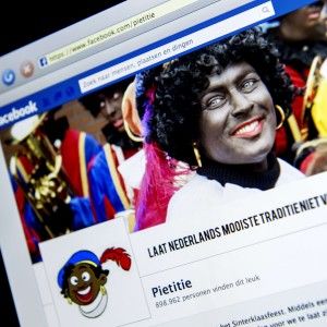 Facebook, via il video della decapitazione. "&Egrave; vero, Esaltava la violenza"