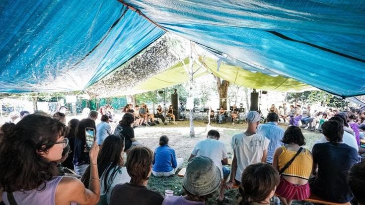 Gli attivisti del clima in 200 a Torino: “Siamo di fronte a silenzio e negazione sulla crisi climatica in corso”