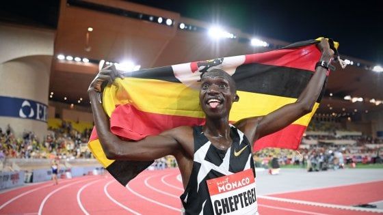 Atletica, Cheptegei fa il record mondiale dei 5000