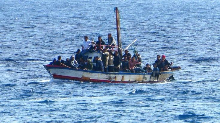 Migranti, l’attacco dei vescovi: “Scelte politiche disumane”