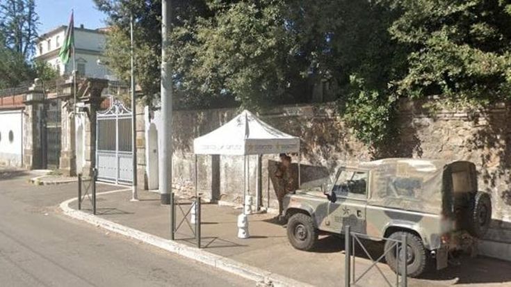 Militare dell’Esercito travolto da una moto durante il servizio all’ambasciata dell’Iran: è grave