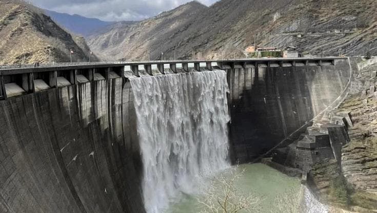 Acqua, prelievi alle sorgenti la ricetta di Abc