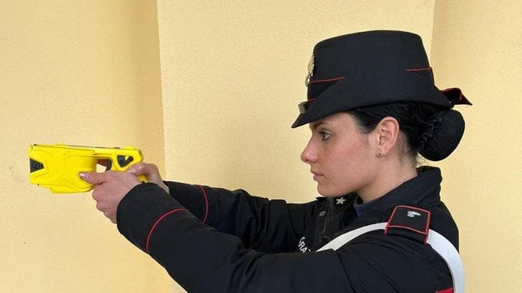 I carabinieri e il taser: “E’ fatto per non usarlo, impiegato solo 27 volte in due anni”