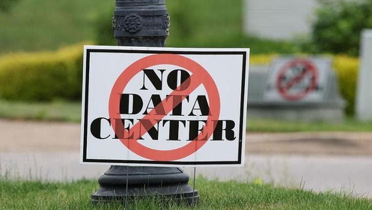 L’IA ha fame di data center (cioè energia e acqua). E i cittadini iniziano a dire no