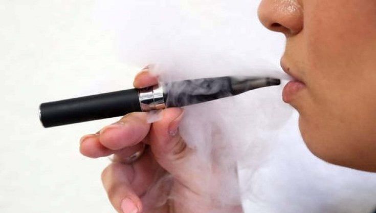 Sigarette, con l'aumento delle accise salgono i prezzi. Ma il governo congela i rincari per quelle elettroniche
