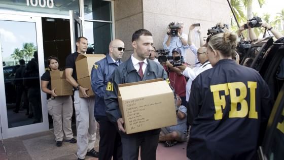 Quella retata nel fortino di Blatter: in carcere nascosti dalle lenzuola, la vergogna dei signori del pallone