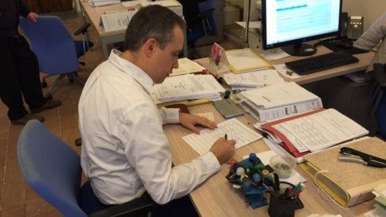 Fidenza, insulti web a Massari: aperta indagine. "Finirla con questi spacciatori di violenza"