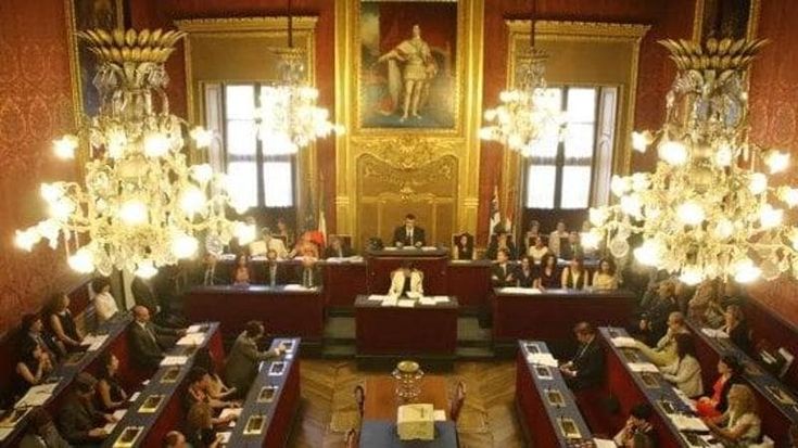 Tensioni in maggioranza sullo statuto: Viale rallenta il voto in Consiglio