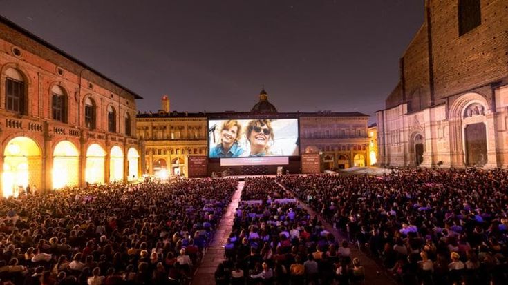 Torna il cinema in piazza, con 57 film: ecco il programma. E raddoppia al Modernissimo
