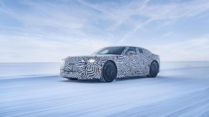 Ecco la Jaguar GT elettrica da 1.000 Cv: i prototipi alla prova del ghiaccio lappone