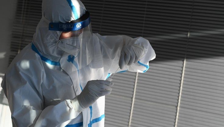 Pillole anti Covid, è flop. L’Italia non riesce a usarle: “Tempi troppo stretti”